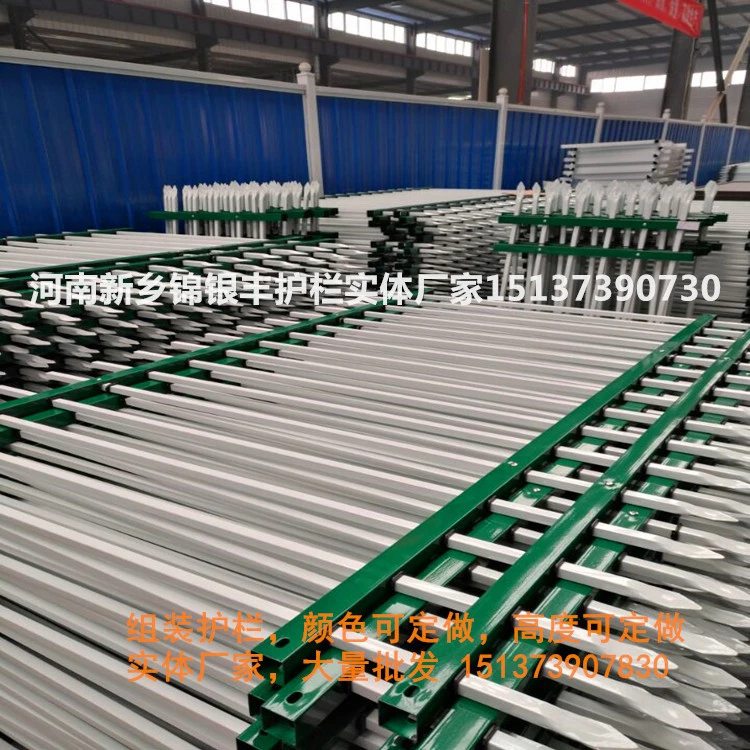 河南新乡加工批发镀锌方管铁栏杆 组合穿插铁栏杆多少钱一米.jpg
