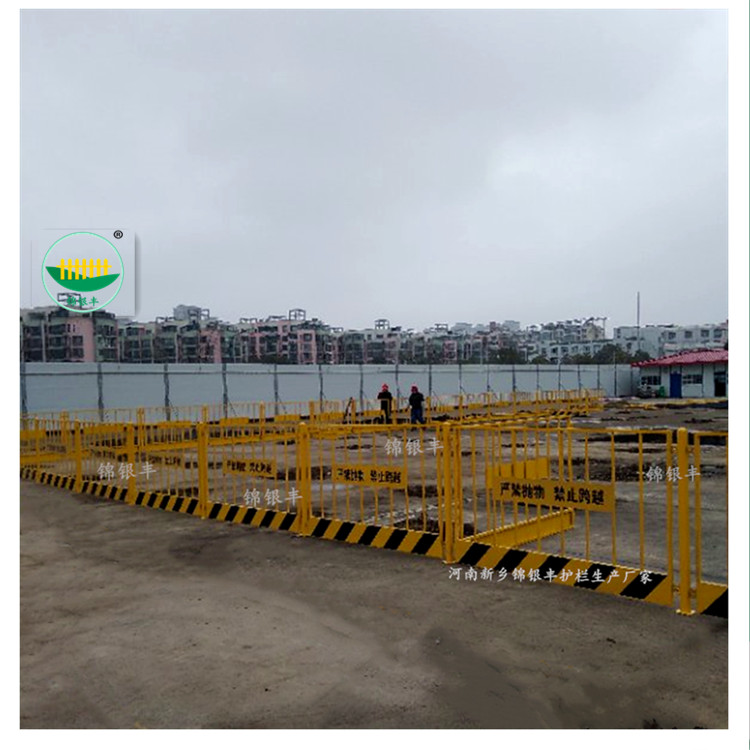 工地护栏网临边防护安全护栏网,基坑栏杆.jpg