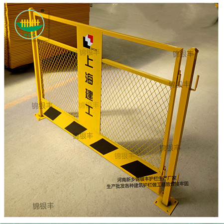 工地临边防护围栏基坑防护网基坑安全防护栏厂现货.jpg