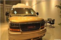 GMC-7座车夜间展示