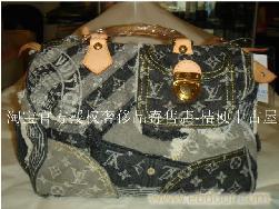 LV绿色洞洞斜挎包 二手包袋 二手眼镜 收购LV 真品LV 寄卖LV  置换真品�