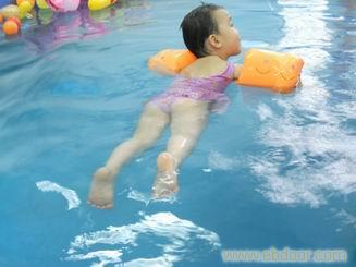 婴幼儿游泳