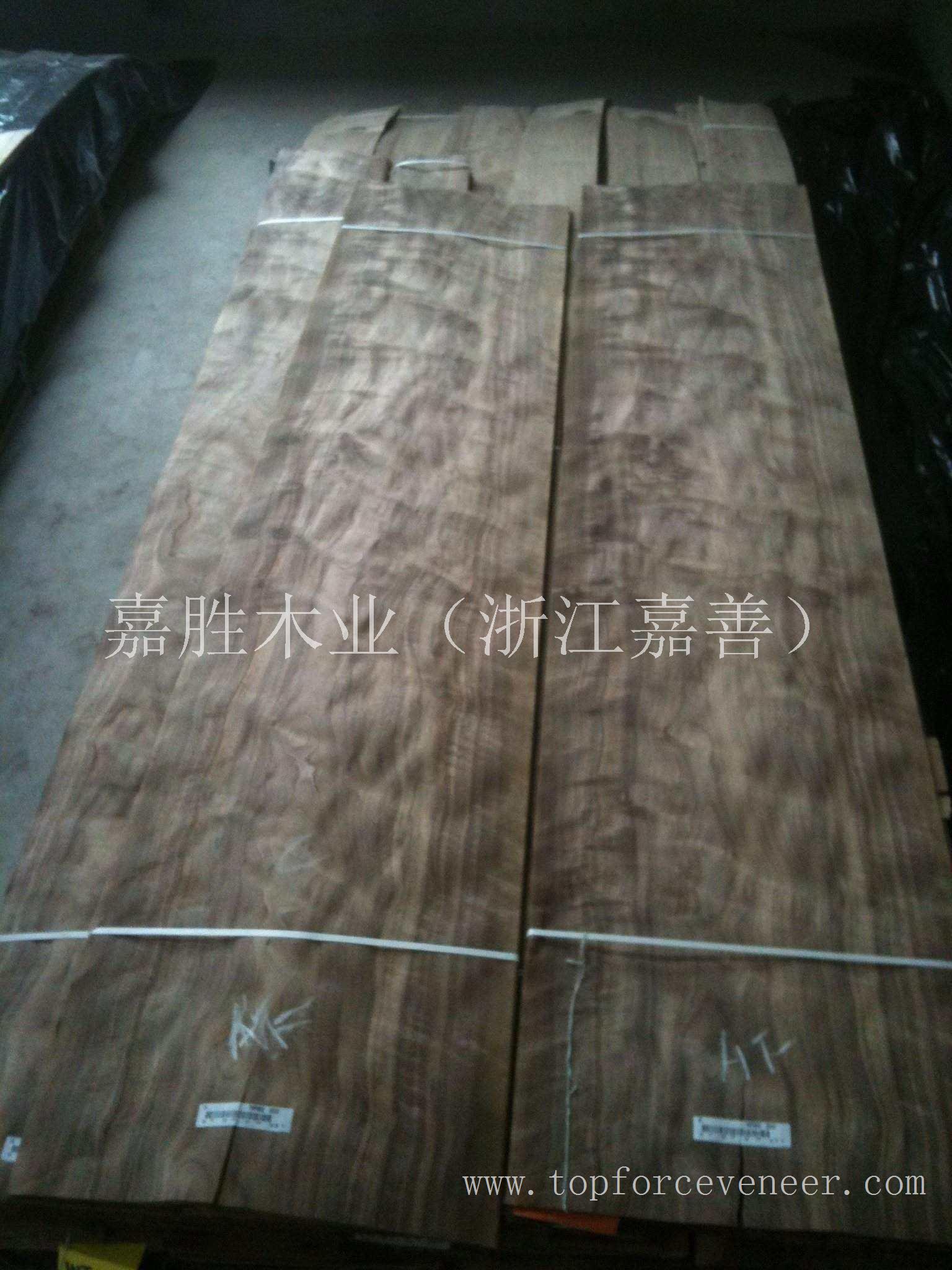 嘉兴黑胡桃木皮带影 JiaXing Black Walnut Veneer With Fiddle Back Figure and Quilted Figure