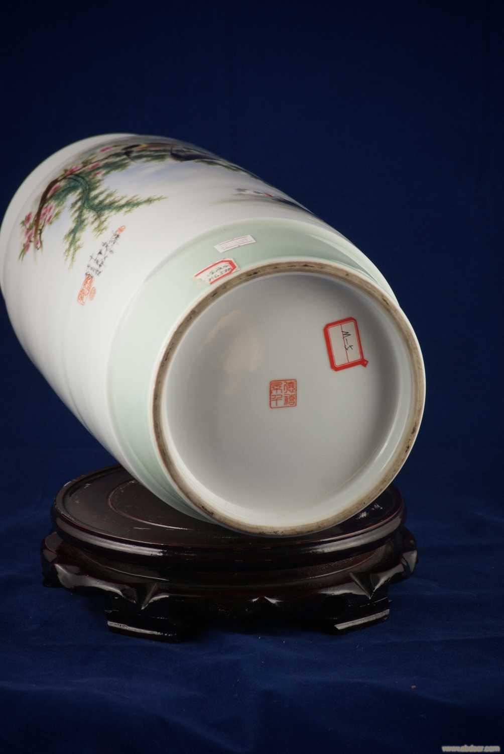 手绘150件粉彩“莺歌燕舞”瓶（附收藏证书）