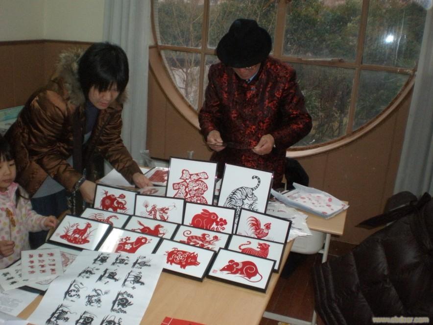 上海剪纸工艺 | 上海城隍庙剪纸表演
