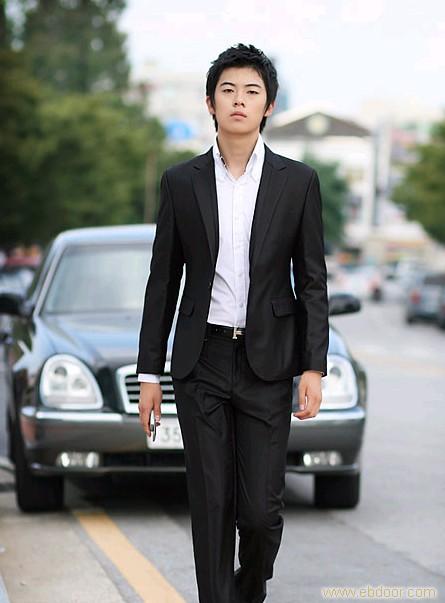 供应男士休闲西服套装。西装职业装