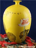 手绘300件“清香溢远”粉彩黄底雕刻花瓶（附收藏证书）