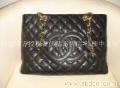 95新 CHANEL经典荔枝皮购物包GST�