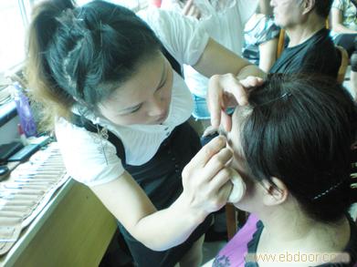 海盐学化妆去哪里好