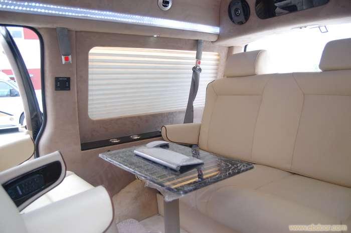 GMC 7座 二驱  现车价格   13524531835  姚小姐