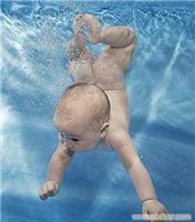 新妈妈婴儿游泳 