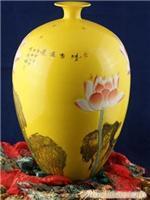 300件粉彩‘清香溢远’黄底雕刻瓶涂玉平作品