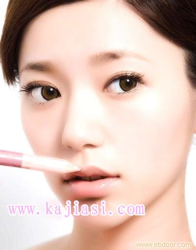 哪位美女可以教我怎样化妆呀