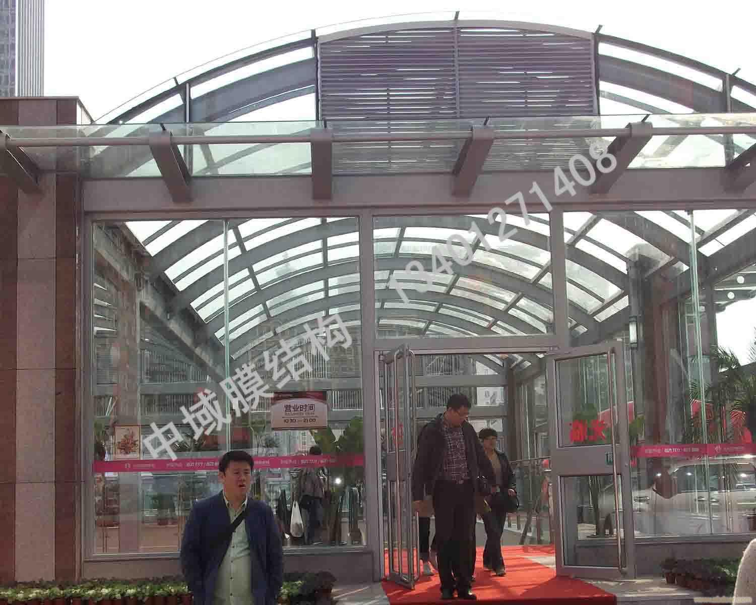 钢结构、山东钢结构、玻璃幕墙--青岛太古百货地下商场出入口玻璃采光顶ZY--9108