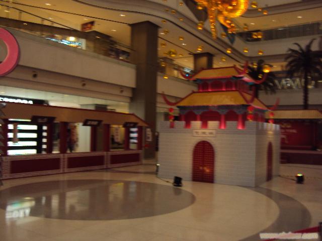 2012年上海整天打架，是专柜搭建，舞台搭建，展厅装修，上来设计公司