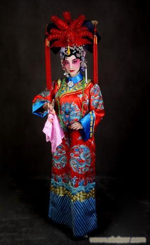 现在年轻人学什么好，学化妆有前途吗