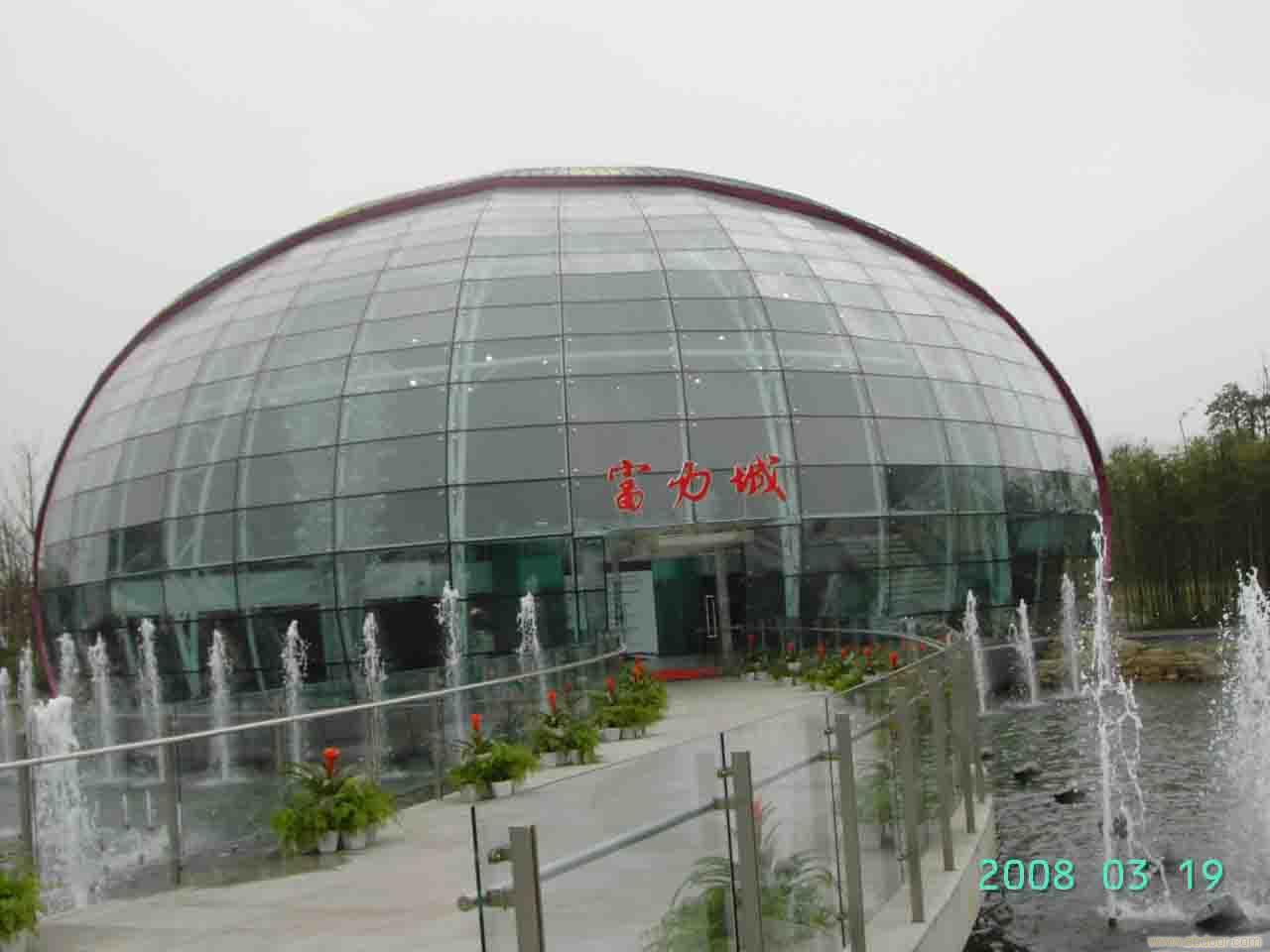 玻璃幕球施工现场�