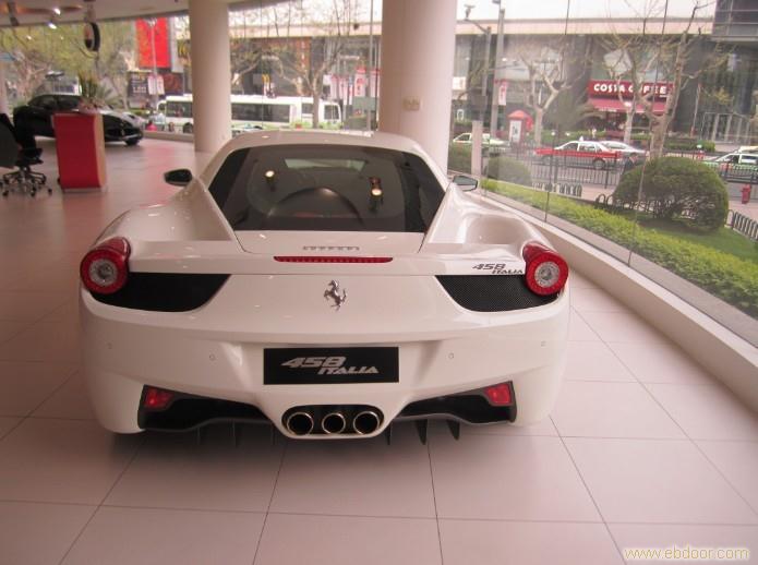 法拉利白色黑内458Italia