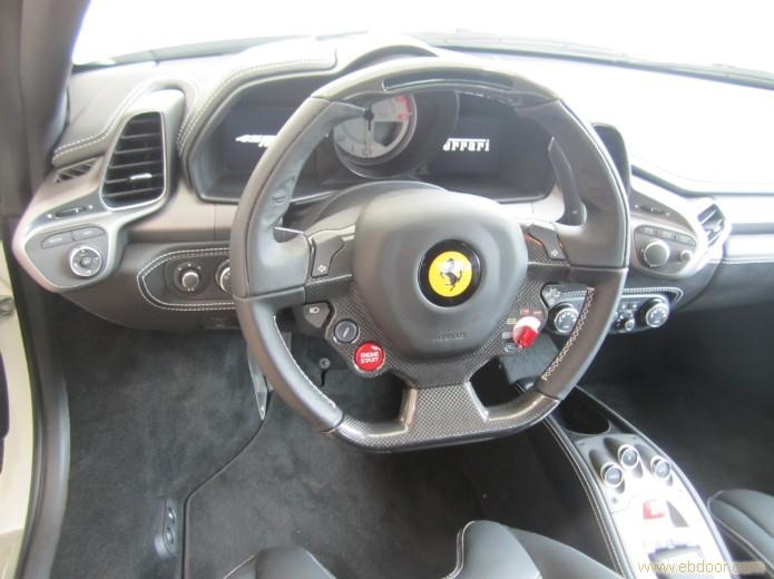 上海法拉利白色黑内458Italia