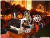 老式电影机正在放映露天电影-上海民间艺术