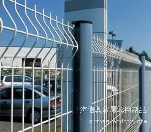 上海专业厂家供应 喷塑铁丝网 桃型柱护栏网