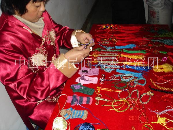 现场编制中国结-上海民间手工艺表演团
