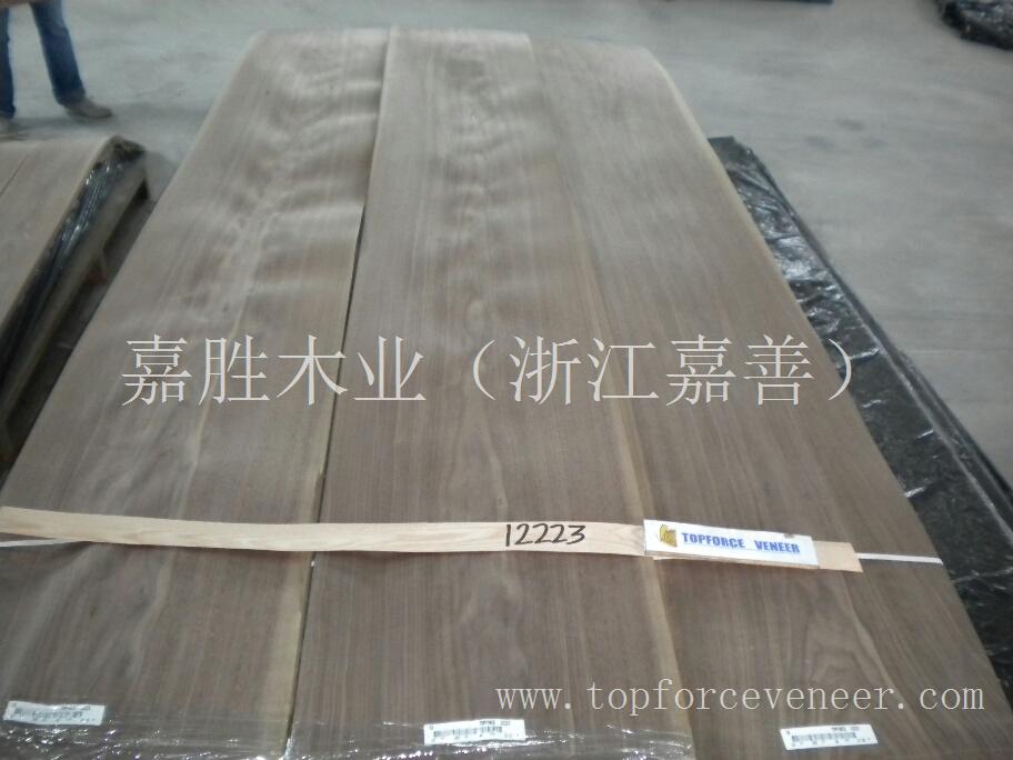 红色黑胡桃山纹 Red Walnut Crown Cut Veneer