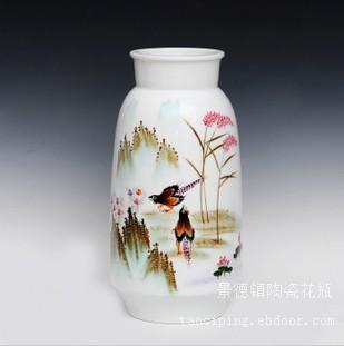 粉彩山水花鸟陶瓷花瓶