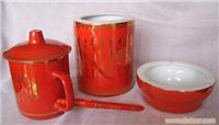 中国红陶瓷礼品办公四件套之笔、烟灰缸、笔筒、老板杯 