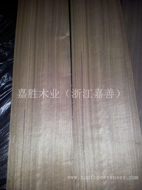 美国黑胡桃木皮浅色直纹 American Walnut Light Color Quarter Cut Veneer