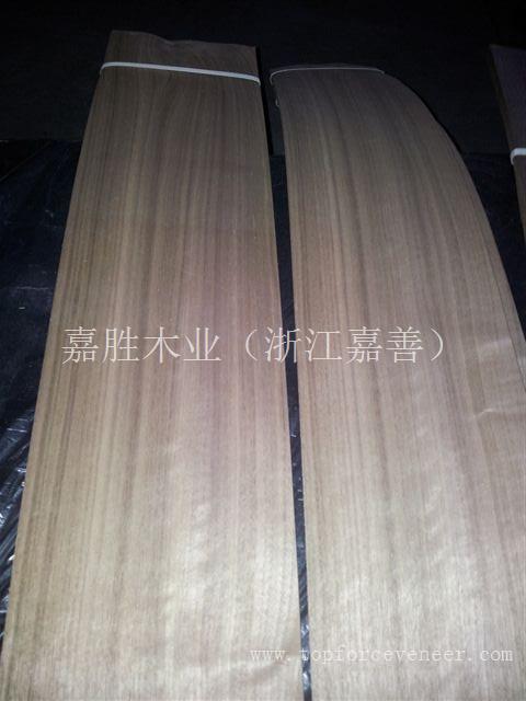 美国黑胡桃木皮直纹带黑筋 American Walnut Veneer Quarter Cut With Black Stripe