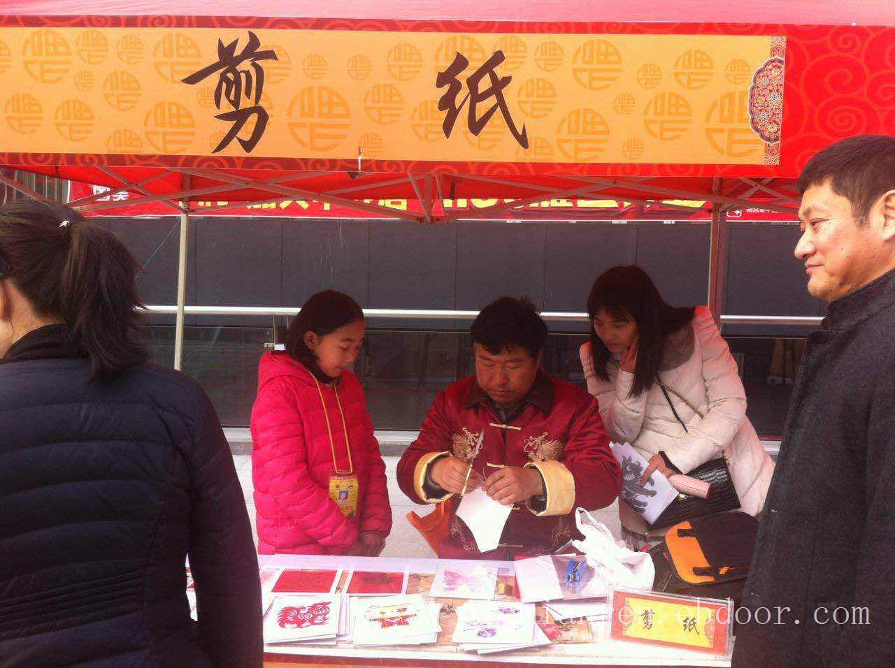 上海民间艺术表演,手工艺表演剪纸