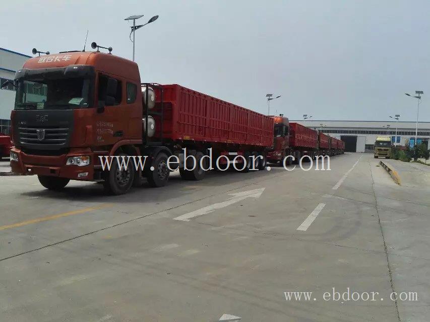 2.55米宽 拉煤半挂车对开门平板直梁轻