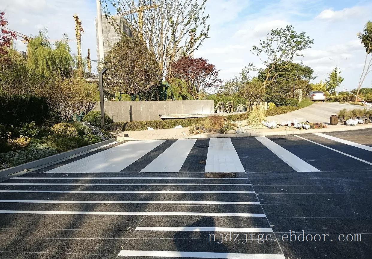 南京达尊道路交通标线划线特点 南京道路标线公司