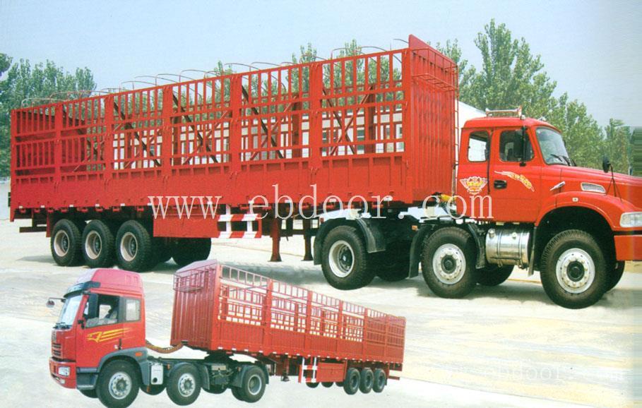 专业定做轻型仓栏半挂车鹅颈仓栏半挂车