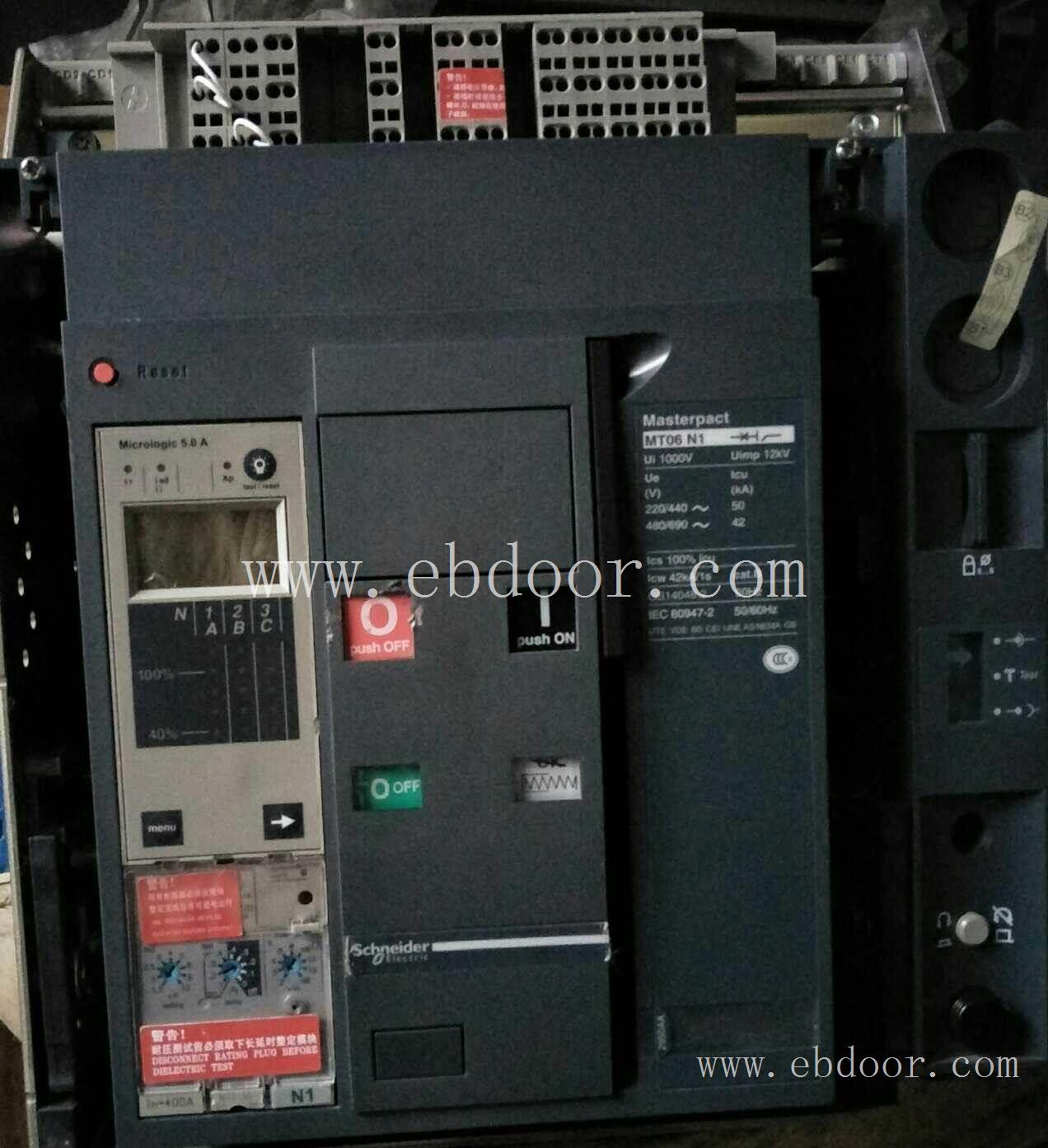MT06N1 5.0A 3P D/O AC220 标配 抽屉式施耐德MT框架断路器代理