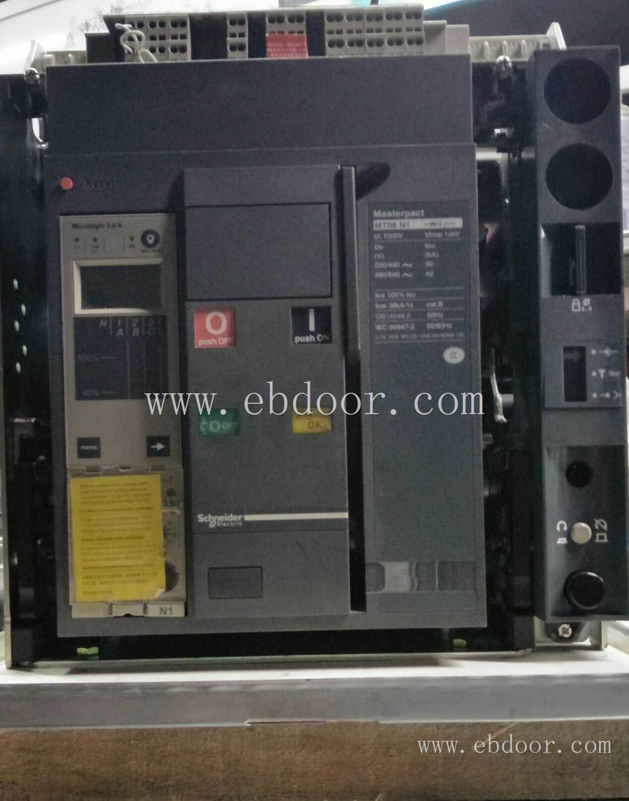MT08HF 3P DC220V 抽屉式施耐德MT框架断路器代理