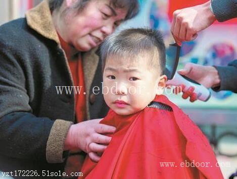 郑州婴幼儿理发上门-婴儿理发服务