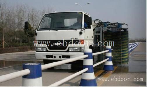 宁夏多利卡护栏清洗车