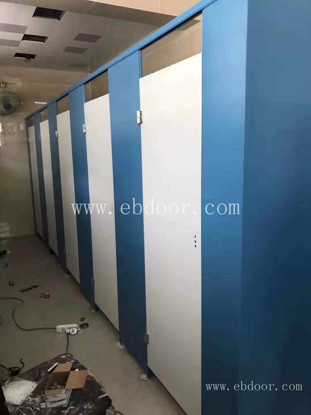 郑州金属铝锋窝板隔断 金属铝蜂窝板厕所隔断 用户的一致选择