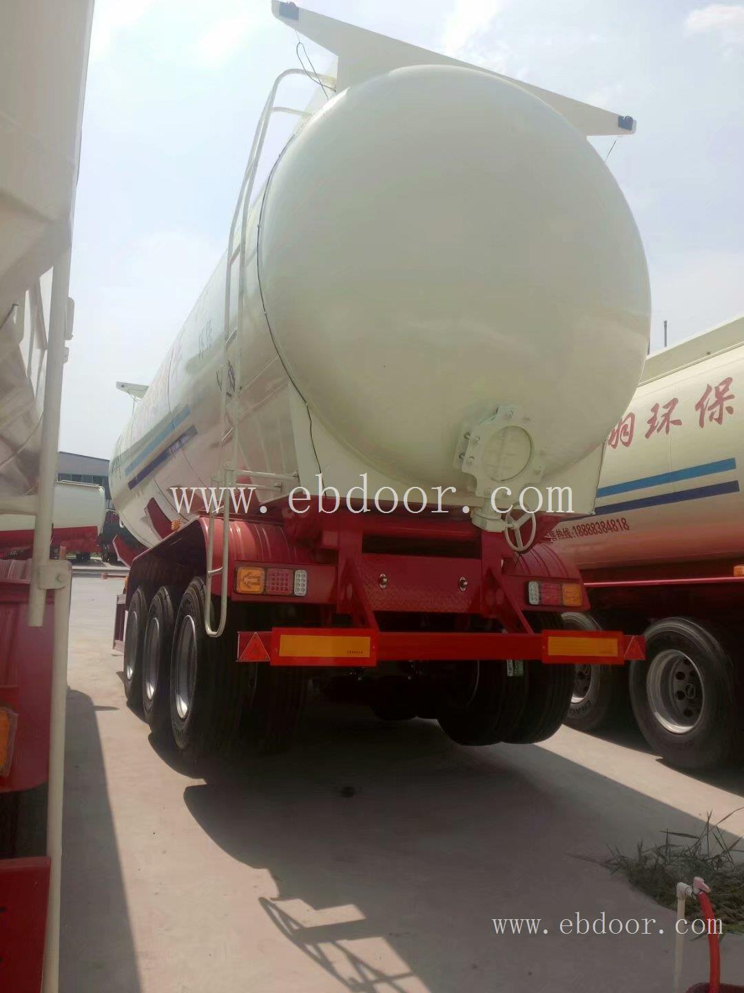 后翻自卸半挂车 联系我们获取更多资料