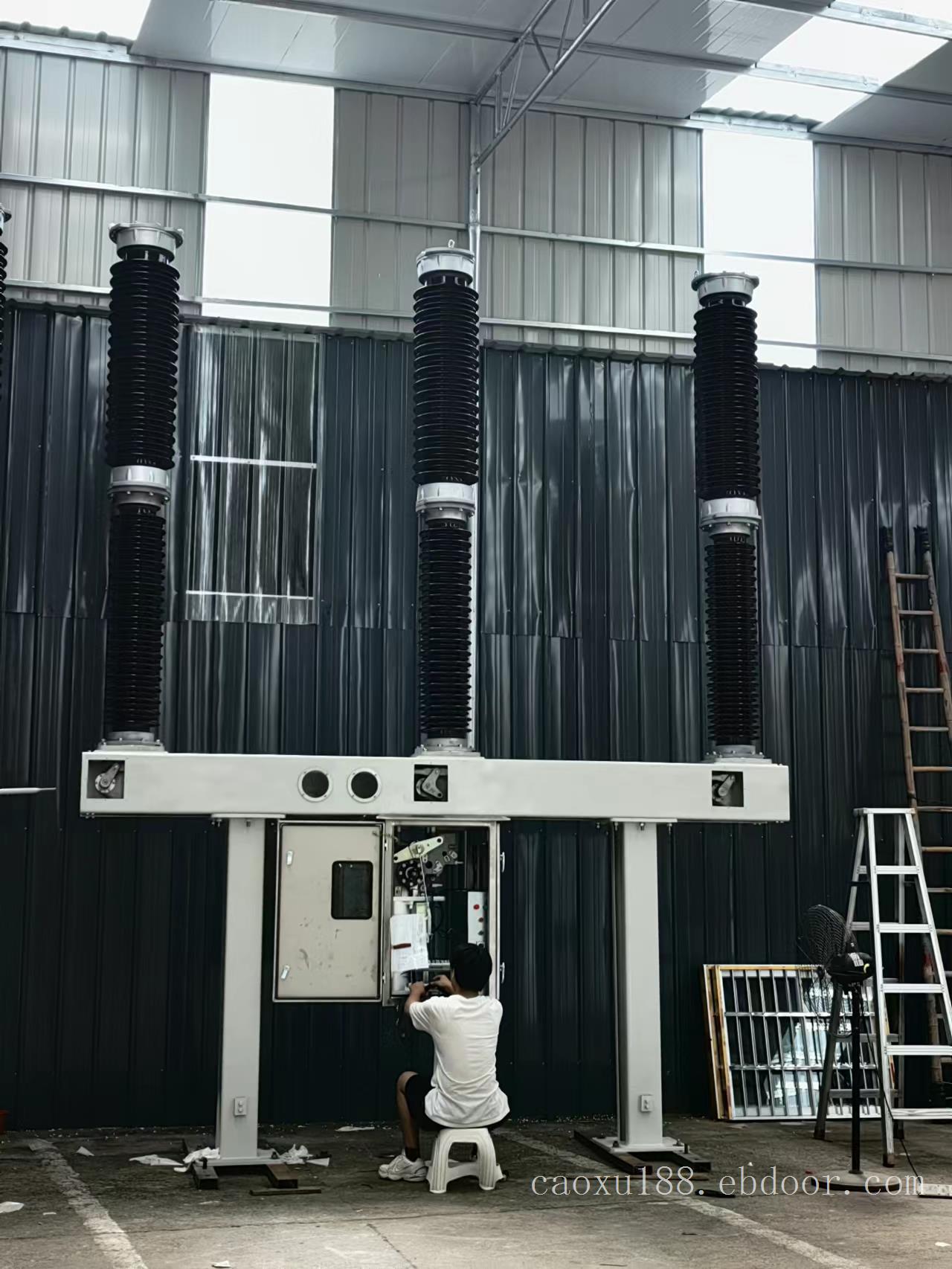 户外110KV自能瓷柱式六氟化硫断路器LW36-126/3150