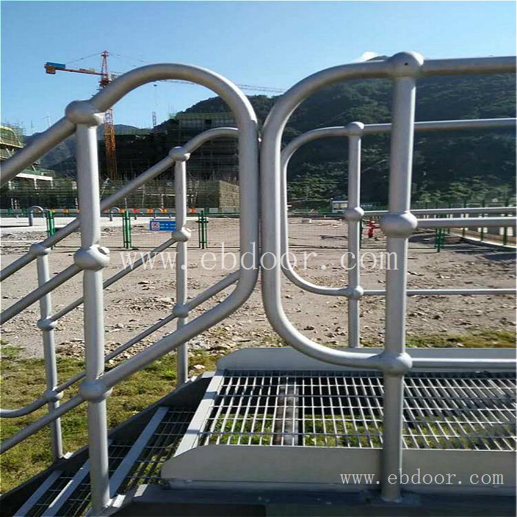 高锌球接栏杆工厂 支持定制三球/两球型立柱栏杆 热镀锌球形立柱