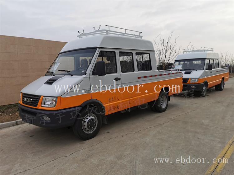 南京依维柯工程车 空管工程车 得意工程车  9座 全黄 带斗工程车