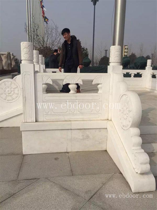 成都学校汉白玉升旗台厂家
