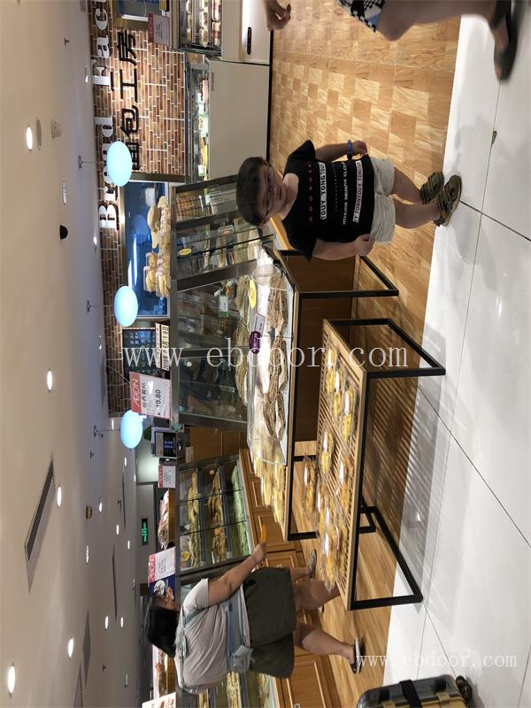 成都商场促销展柜安装