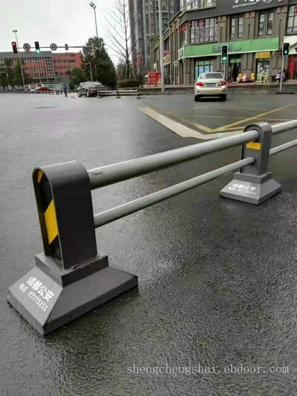 东莞京式护栏城市道路交通围栏 马路人行道隔离栏包安装