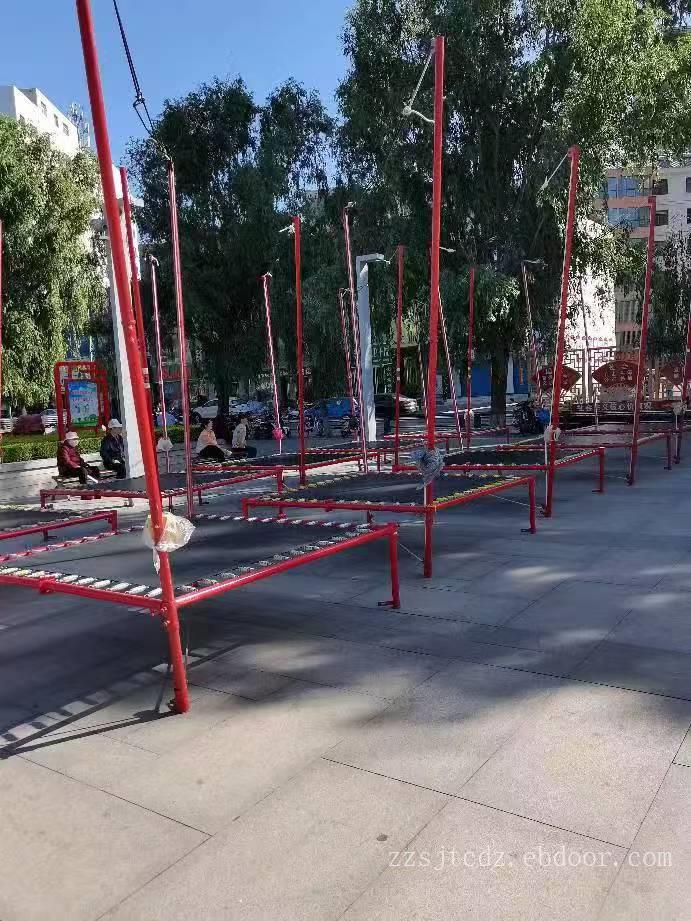 广场小蹦极