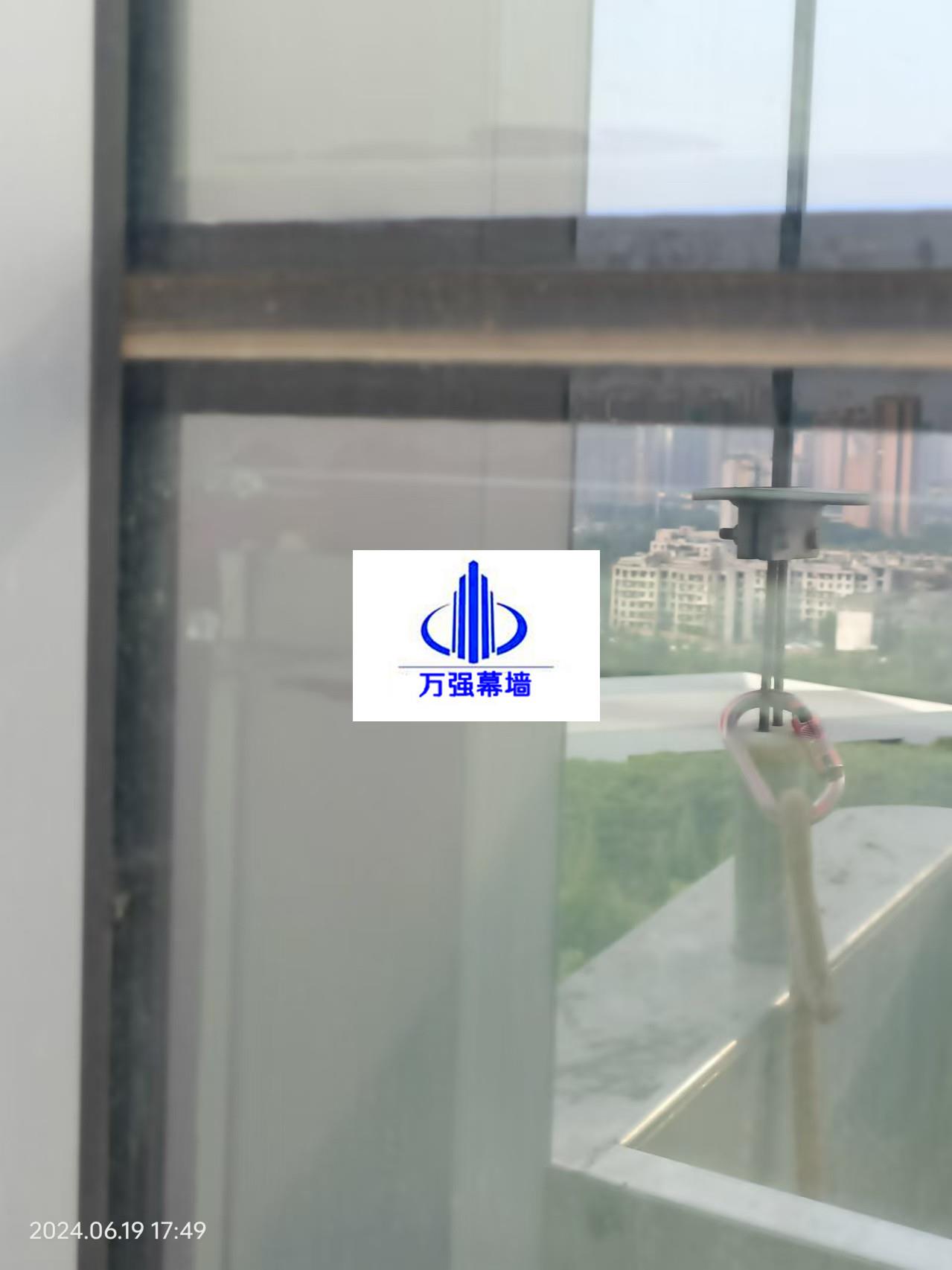 高空玻璃幕墙防水补漏工程
