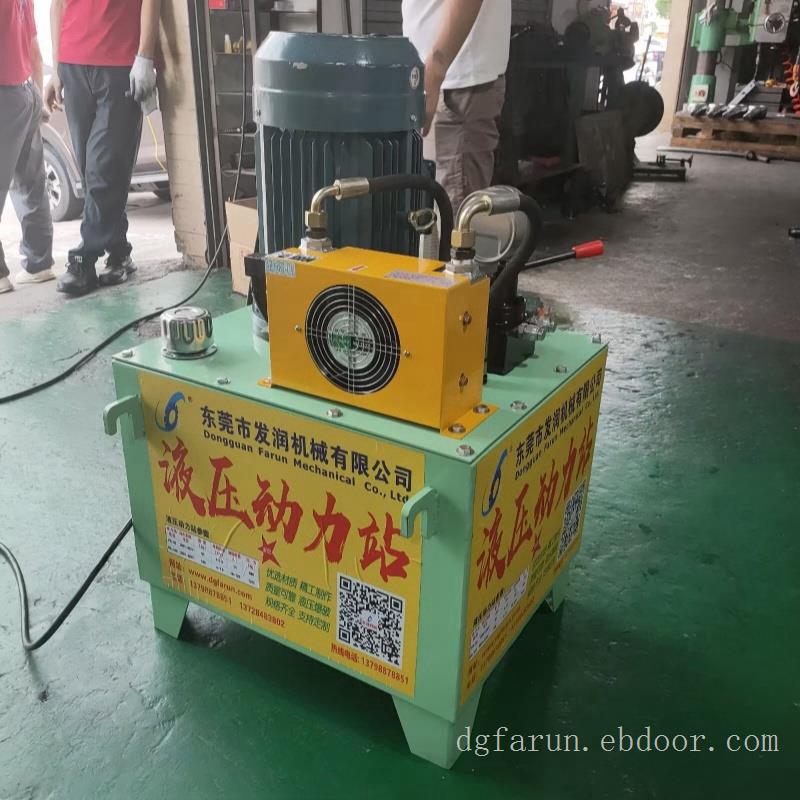 露天石材开采新设备液压大型分裂机特点